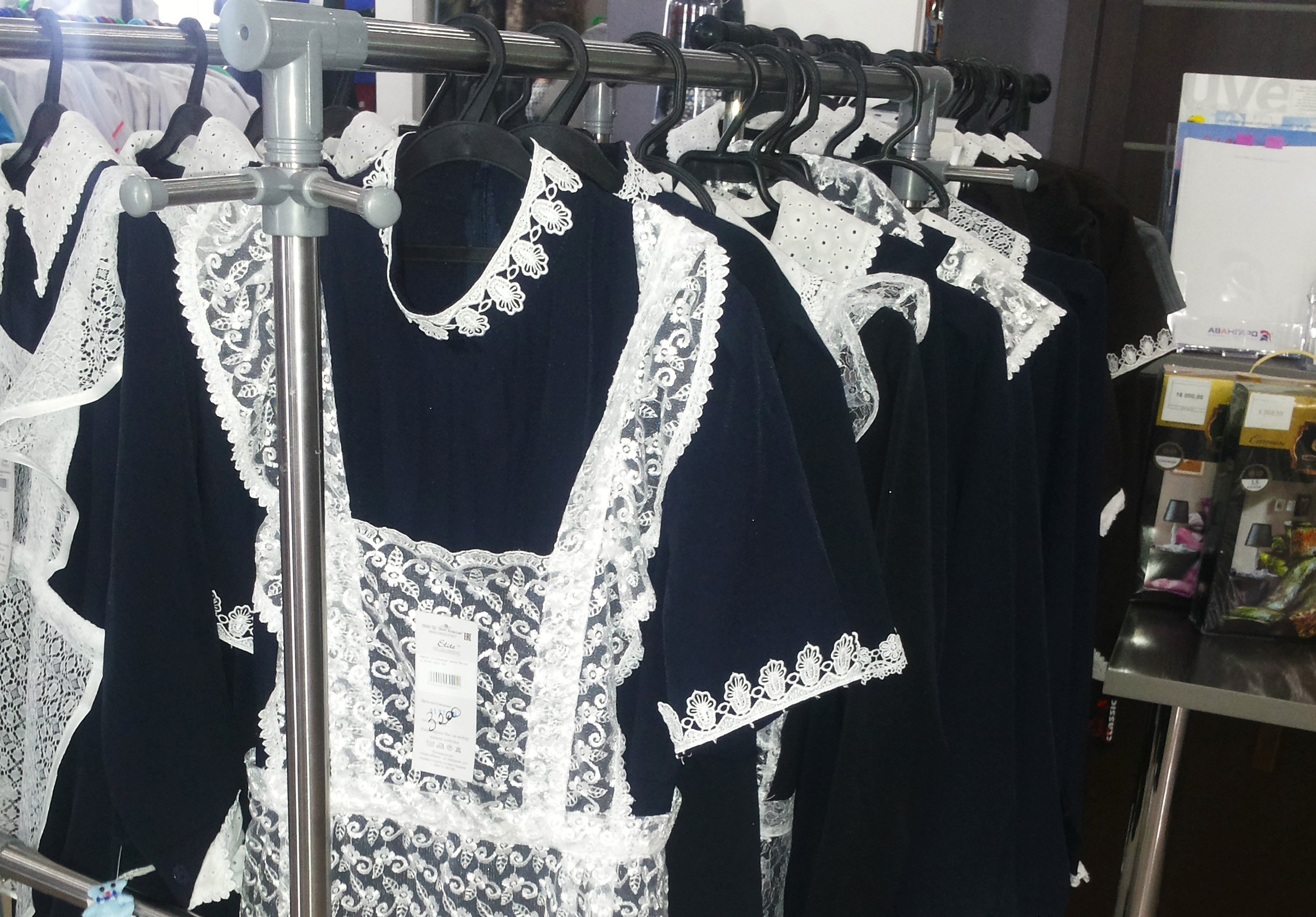 Швеи ЗКО пожаловались на отсутствие заказов на пошив школьной формы